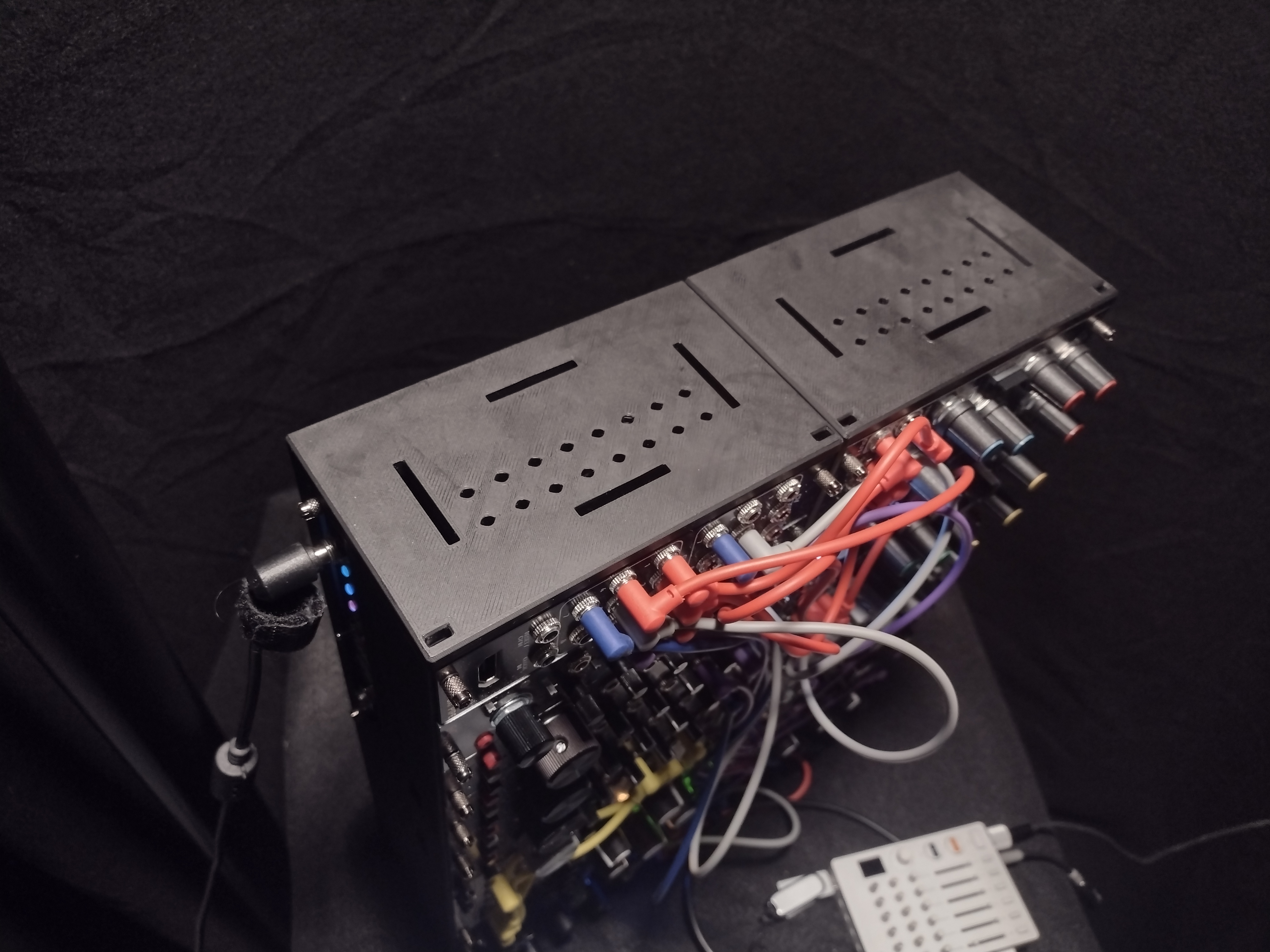 Up Corner Angle-Printed Black Color Expandable Modular Synth Case laying down